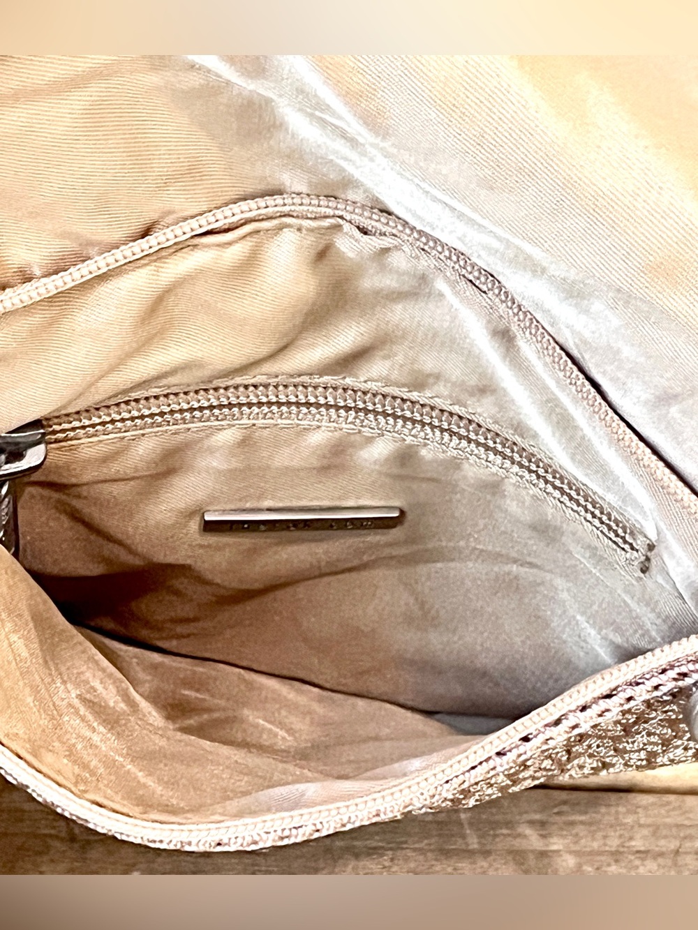 The Sak Vintage Crochet Flap Crossbody Bag Metallic Gold - Picture 4 of 5